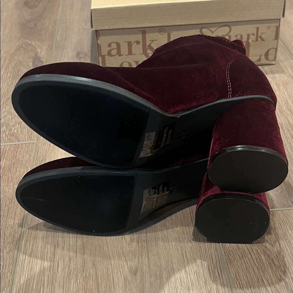 New Lov Mark Slinky Wine Velvet/Burgundy Velvet Heeled Booties Size 6 - Picture 8 of 15